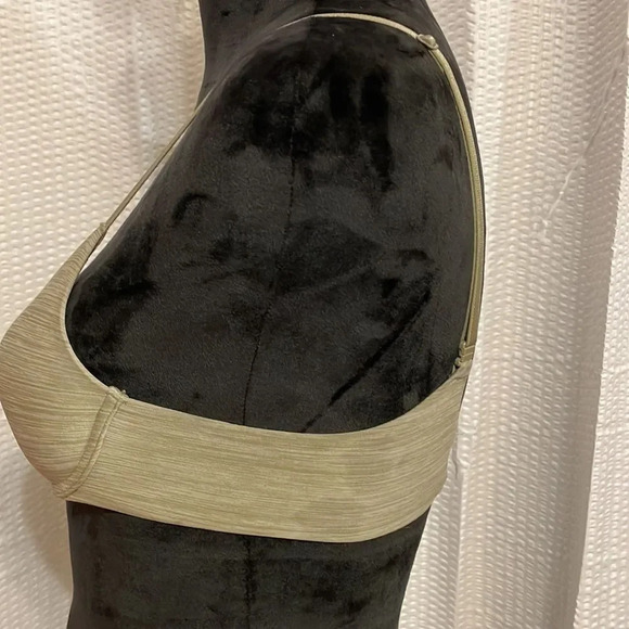 Victoria’s Secret uplift semi Demi size 32A - Picture 2 of 4